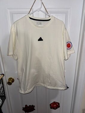 Men’s Adidas shirts (lot of 2)